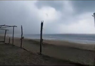 🇲🇽 | En las playas de Aquila, Michoacán, un rayo impacta a dos personas;…