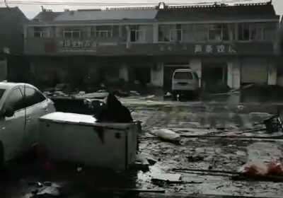 🇨🇳 | URGENTE: Grandes daños tras el paso de un tornado en Beijing, China.…