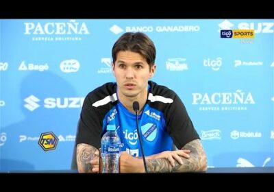 ‘Patito’ Rodríguez, volante de Bolívar, a una firma de su nacionalización.