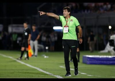 Tras un pésimo desempeño dirigiendo a la ‘Verde’, aún se analiza la salida de Gustavo Costas.