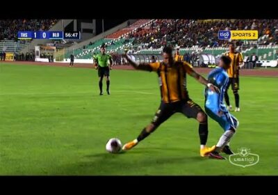 ¿Te pareció penal? Pisotón de Adrián Jusino sobre Ronald Cuéllar, la acción fue revisada en el VAR