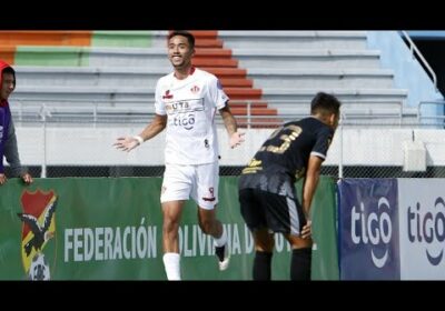 ¡Final del primer tiempo! FC Universitario está superando a Vaca Díez con goles de Monteiro y Ábrego