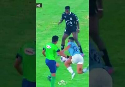 ¡El árbitro haciendo de las suyas!😂👀 #TigoSportsBolivia