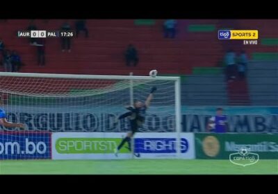 17′ ¡Estuvo cerca Aurora! Jair Torrico sacó un zurdazo que impactó directo en el travesaño.