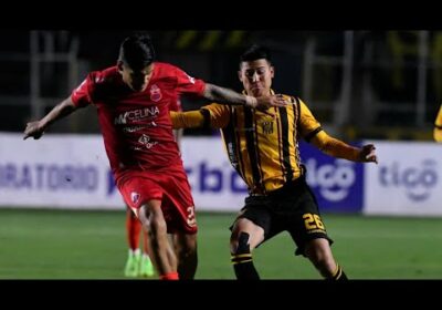 ¡Final del primer tiempo! No llegan los goles al Hernando Siles, The Strongest y Guabirá al descanso
