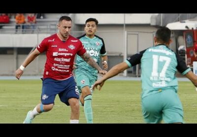 🏆¡Final del primer tiempo! Wilstermann está venciendo a Royal Pari con gol de Julián Velázquez.
