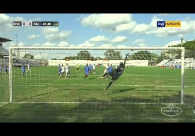 🏆45+4′ ¡Casi anota un golazo Limberg Gutiérrez! Sacó un zurdazo desde un tiro libre.