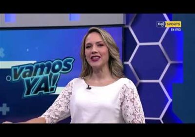 “La cara bonita del fútbol” ❤️⚽️, nuestra presentadora Mariana Villarroel deslumbra en la portada.