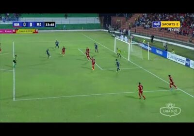 34′ ¡Buena respuesta de Cuéllar! Blooming nuevamente cerca del gol.