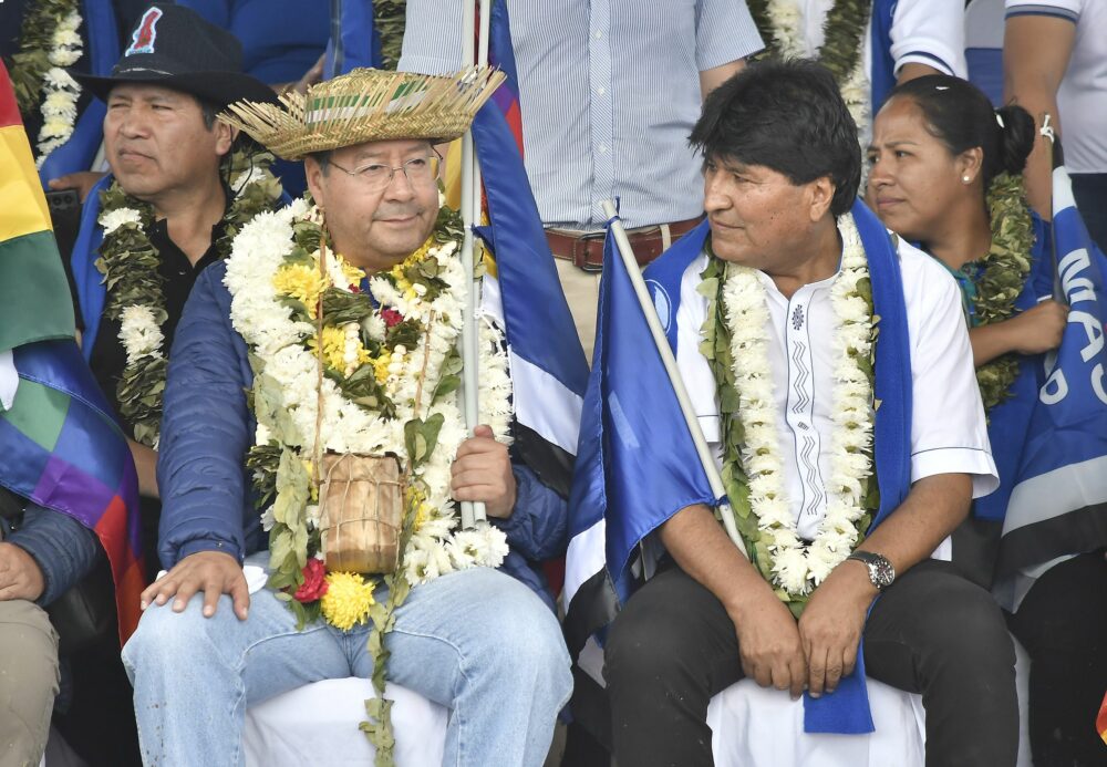 El presidente de Bolivia, Luis Arce (izquierda) y el expresidente boliviano y líder del Movimiento al Socialismo (MAS), Evo Morales, en una fotografía de archivo. EFE/Jorge Ábrego