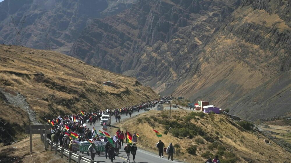 Miles de cocaleros podrían mostrar su apoyo a Morales con una marcha esta semana