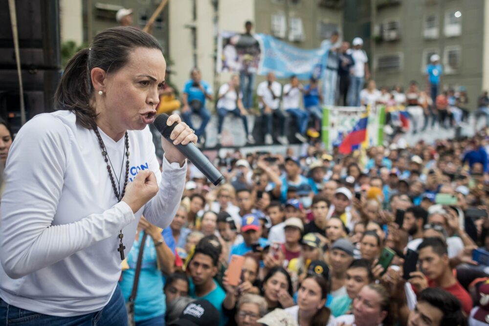 La precandidata presidencial venezolana María Corina Machado (c), en una fotografía de archivo. EFE/ Miguel Gutiérrez