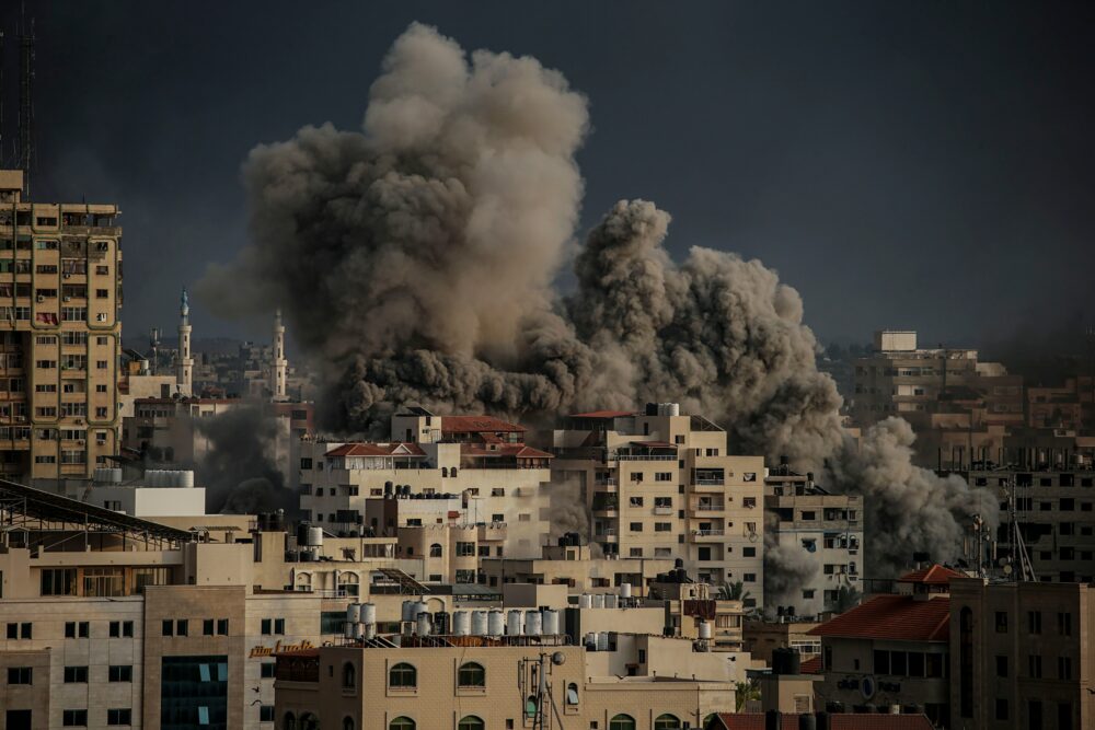 Vista de ataques de Israel sobre Gaza, el 9 de octubre de 2023 - crédito Mohammed Saber/EFE