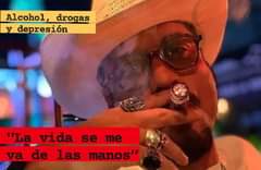 Puede ser una imagen de 1 persona y texto que dice "Alcohol, drogas depresión "La vida se me va de las manos""