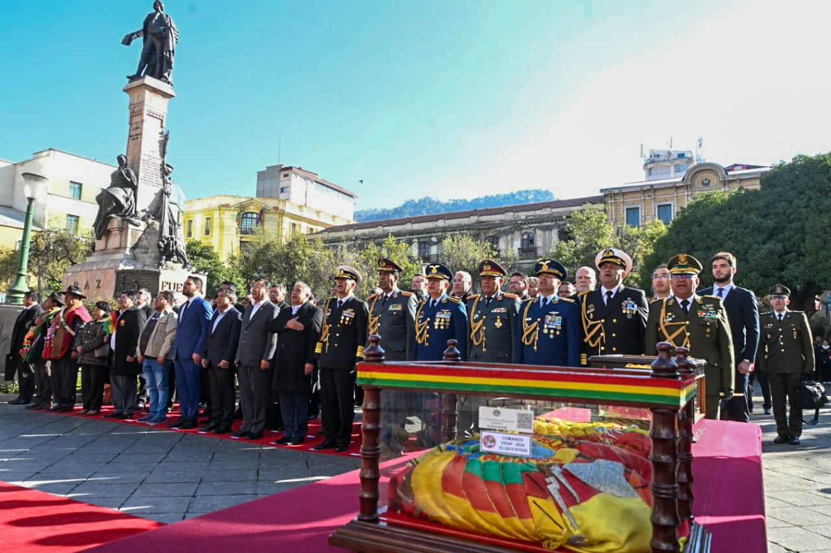 La bandera nacional es más que un simple emblema; es un símbolo sagrado ...