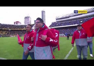 ¡De cancha en cancha! 🏟️En este domingo de clásicos, entregamos balones en tres ciudades