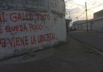 🇻🇪 | EN VENEZUELA Dejan un mensaje para el dictador Nicolás Maduro en una…