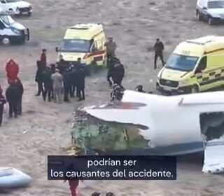 ¿Derribaron las defensas aéreas rusas el avión estrellado en Kazajistán? En el accidente aéreo…