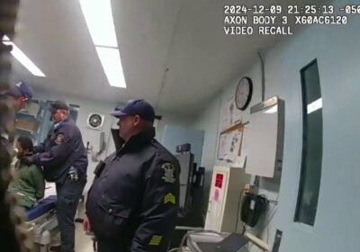 🇺🇸 | LO ÚLTIMO Se filtran imágenes de funcionarios penitenciarios de Nueva York golpeando…