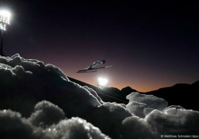 La imagen del día: Torneo de los Cuatro Trampolines en Oberstdorf El austríaco Markus…