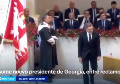 El nuevo presidente de Georgia jura su cargo en medio de una crisis política…