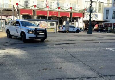 🇺🇸 | URGENTE Al menos 3 patrullas policiales salieron a alta velocidad alejándose del…