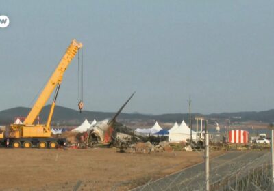 La policía surcoreana registra oficinas de Jeju Air por posible negligencia en el accidente…