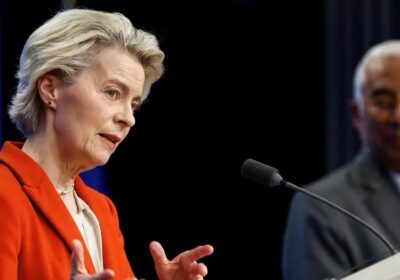 Von der Leyen cancela viajes por una «neumonía grave» La presidenta de la Comisión…