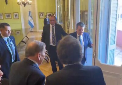🇦🇷🇻🇪 | El presidente electo de Venezuela, Edmundo González, junto al mandatario argentino Javier…