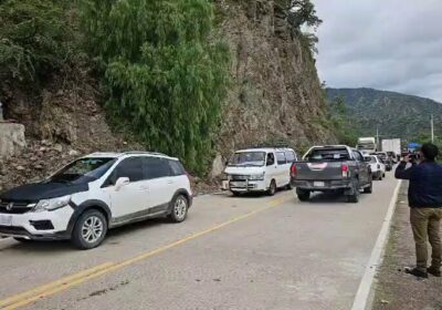 #Ahora | Se restablece el tránsito vehicular por la carretera que conecta a Sucre…