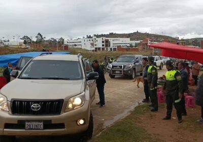 El presidente Luis Arce llegó al coliseo de Lajastambo, en la ciudad de #Sucre,…