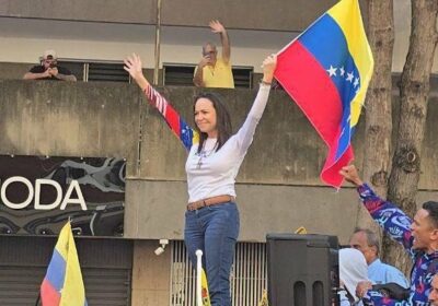 #Urgente | María Corina Machado fue interceptada violentamente y detenida por funcionarios del régimen…