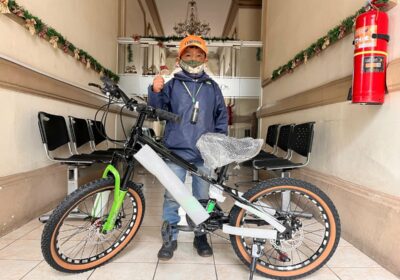 #Sucre Simón Cruz, canillita de Correo del Sur, recibió una bicicleta nueva gracias a…