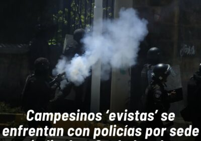 Los movilizados atacaron con piedras y petardos a los uniformados, quienes respondieron con agentes…