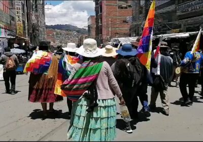 #Ahora | La marcha de sectores sociales «evistas» ingresa a #LaPaz. Video: Franz Chávez…