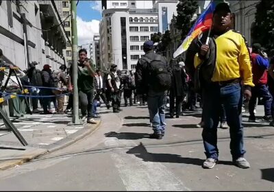 #LaPaz | El cordón policial impide el paso de la marcha evista en la…