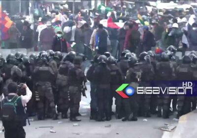 La Paz| Policía gasifica marcha de sectores sociales afines a Evo Morales que intentaban…