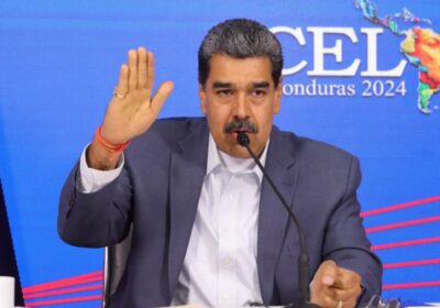 | #Mundo 𝐈𝐭𝐚𝐥𝐢𝐚 𝐲 𝐏𝐚í𝐬𝐞𝐬 𝐁𝐚𝐣𝐨𝐬 𝐩𝐫𝐨𝐭𝐞𝐬𝐭𝐚𝐧 𝐚𝐧𝐭𝐞 𝐕𝐞𝐧𝐞𝐳𝐮𝐞𝐥𝐚 𝐩𝐨𝐫 𝐥𝐚 𝐞𝐱𝐩𝐮𝐥𝐬𝐢ó𝐧 𝐝𝐞…
