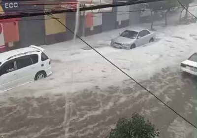 La tarde de este jueves, una torrencial lluvia inundó calles de la ciudad de…