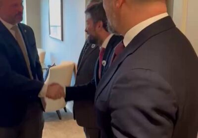 🇺🇸🇪🇸 | Santiago Abascal, líder de VOX, llega a Washington para asistir a la…