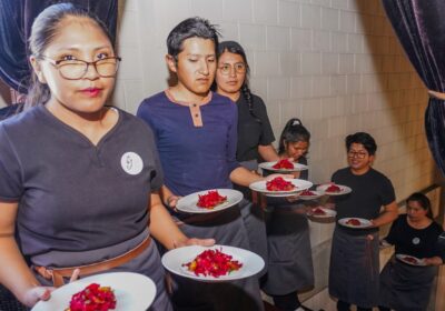 | #Sociedad 𝐆𝐫𝐚𝐝𝐮𝐚𝐜𝐢ó𝐧 𝐜𝐨𝐧 𝐬𝐚𝐛𝐨𝐫 𝐚 é𝐱𝐢𝐭𝐨: 𝐉ó𝐯𝐞𝐧𝐞𝐬 𝐜𝐨𝐦𝐩𝐥𝐞𝐭𝐚𝐧 𝐬𝐮 𝐟𝐨𝐫𝐦𝐚𝐜𝐢ó𝐧 𝐞𝐧 𝐠𝐚𝐬𝐭𝐫𝐨𝐧𝐨𝐦í𝐚…