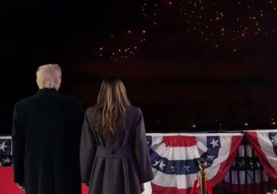 🇺🇸 | AHORA: Trump y su esposa Melania disfrutan de un show de fuegos…