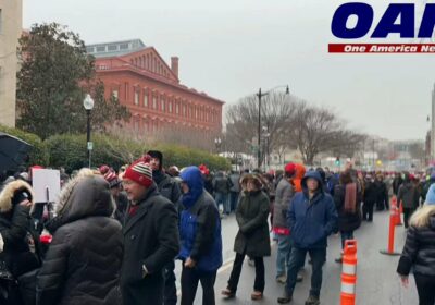 🇺🇸 | IMPRESIONANTE Esto es alrededor de un tercio de la fila para asistir…