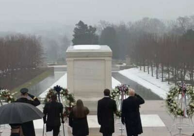 🇺🇸 | Trump saluda la Tumba del Soldado Desconocido en el Cementerio Nacional de…