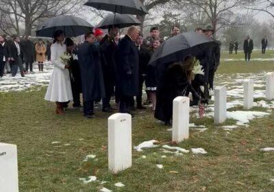 🇺🇸 | Hace un rato, en el Cementerio Nacional de Arlington, Donald y Melania…