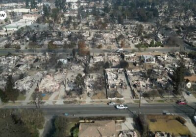 Los Ángeles permanece alerta ante la amenaza de nuevos fuegos Los bomberos se preparan…