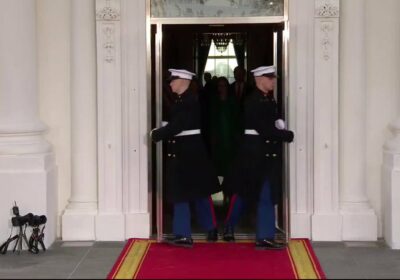 🇺🇸 | AHORA: El próximo vicepresidente Vance, en camino hacia el Capitolio para la…