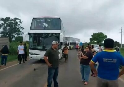 | #SantaCruz Productores interculturales bloquean el ingreso al municipio de San Julián. Exigen…