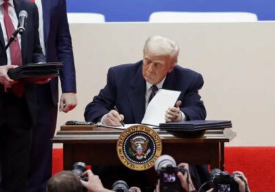 #Trump decreta «emergencia nacional» en frontera con #México La orden ejecutiva manda al Departamento…