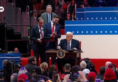 Avalancha de órdenes ejecutivas de Trump tras jurar el cargo El presidente estadounidense decretó…